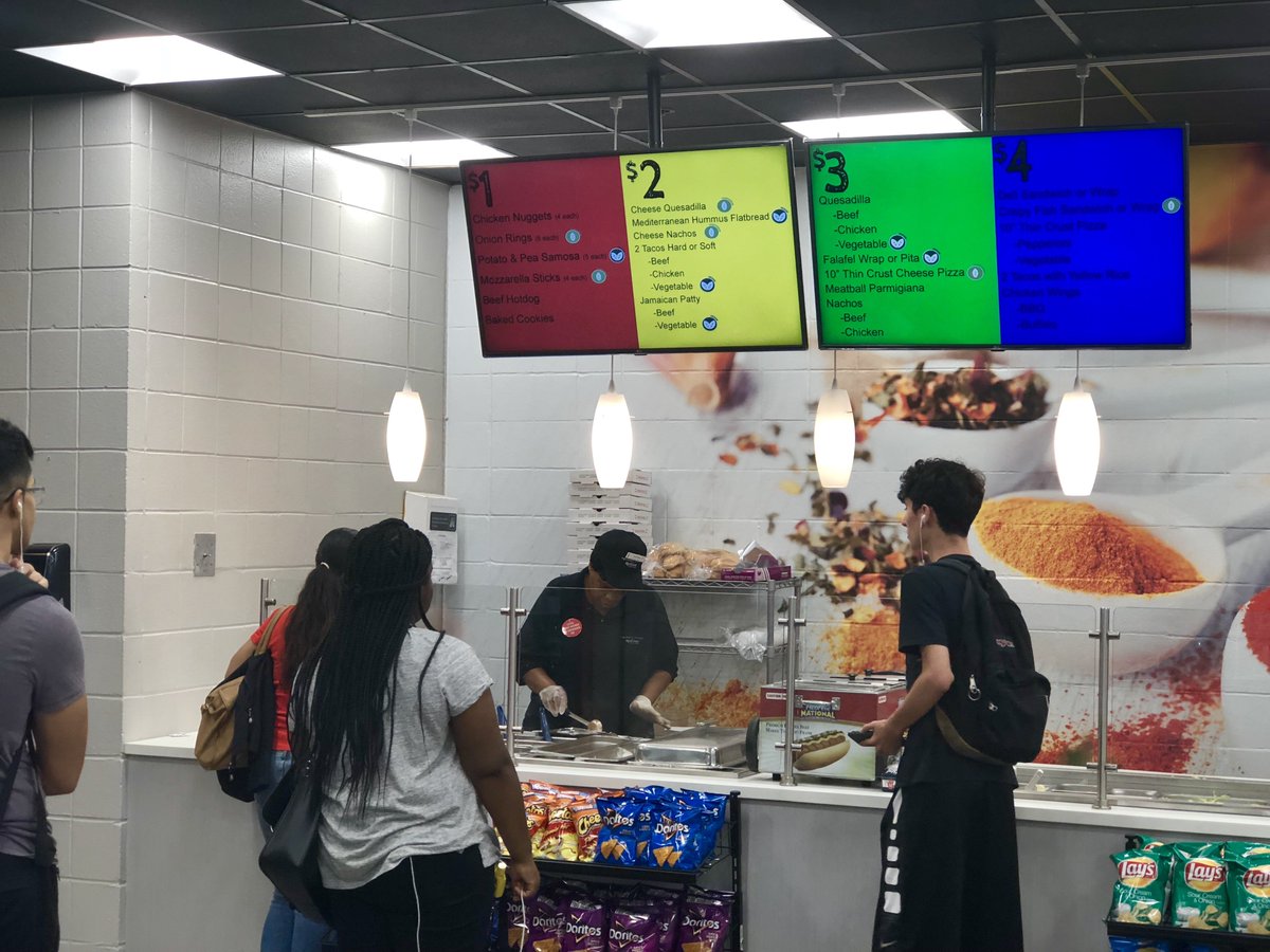 RUNewarkDining's tweet photo. Who loves a good value!? 🙋‍♂️🙋‍♀️

Come over to the Robeson Campus Center and try out the new 1,2,3,4 station! All items on the menu are under $5! With vegan, vegetarian, and halal options available! https://t.co/LLJdKoSMOg