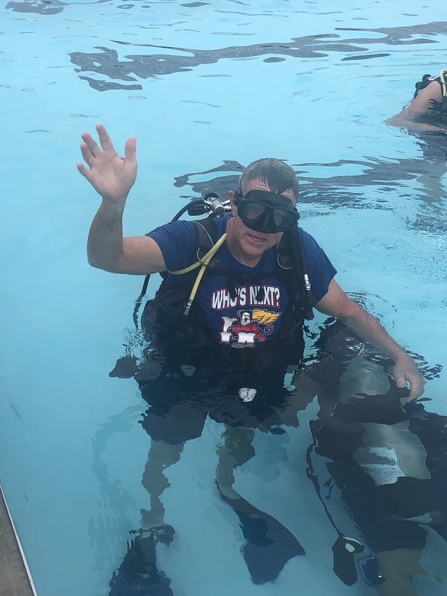 LosAlPhysicalEd's tweet photo. More scuba diving with @leftcoastscuba, Scuba Mike and newly anointed Scuba Bill!  Getting after it on Aloha Friday 🤙🏾@LosAlamitosUSD @LosAlamitosHigh @LosAlAthletics https://t.co/08tskLGXqF