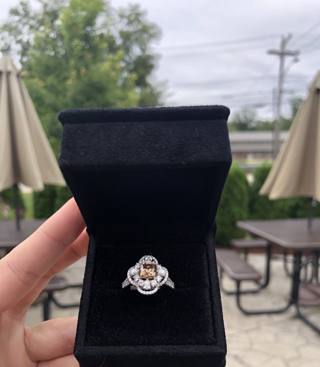 GarieriJewelers's tweet photo. This Chocolate Diamond ring is 20% off! Dm for pricing, and let us know what you think💎 https://t.co/g5Hgl4wl6k