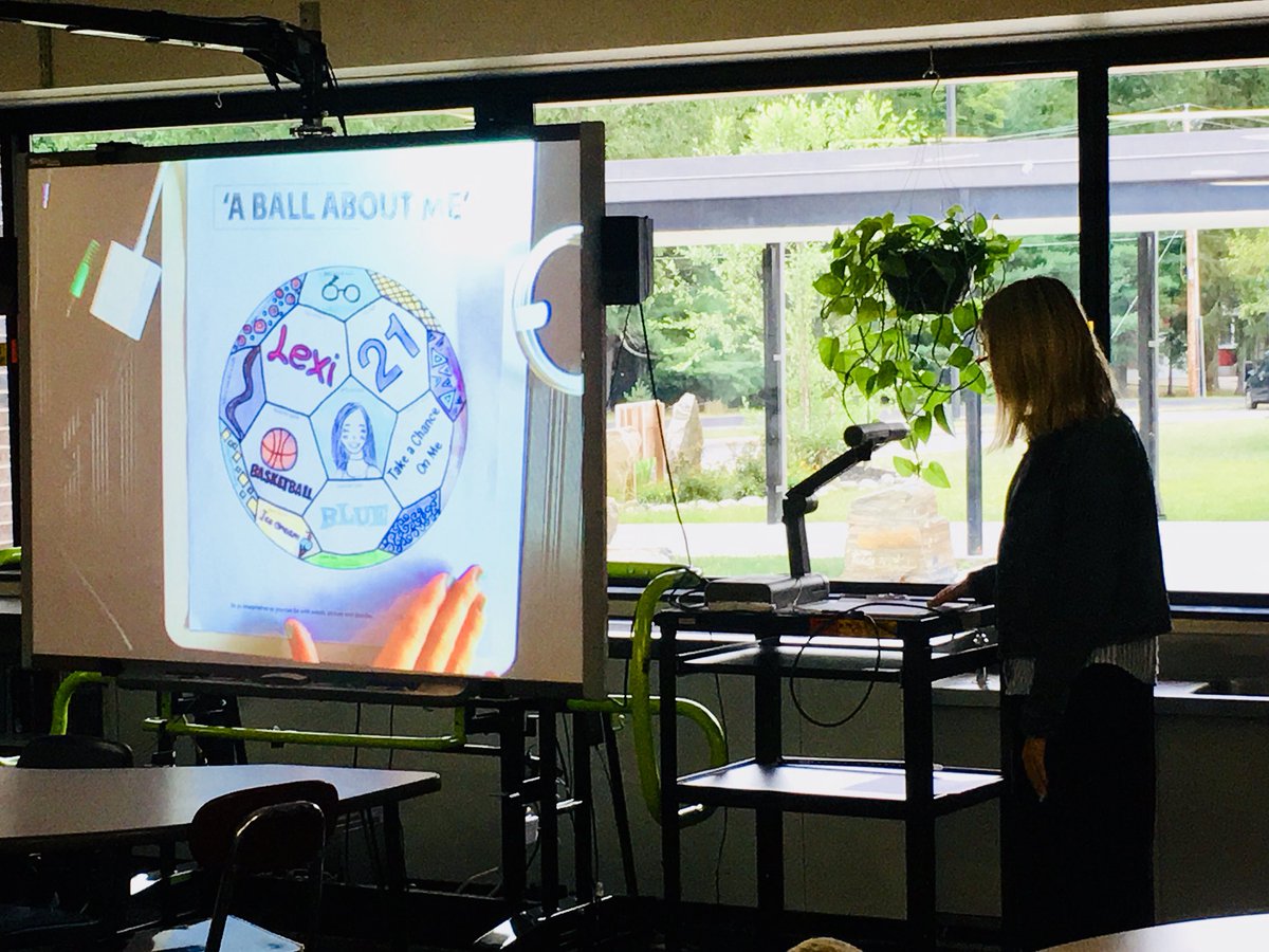 Lynne_Rutnik's tweet photo. 🍎LG supports student teachers! Miss. Parker models how to form new connections with our 6th grade students! Lucky for us! #2015alumni https://t.co/61pmQr771v