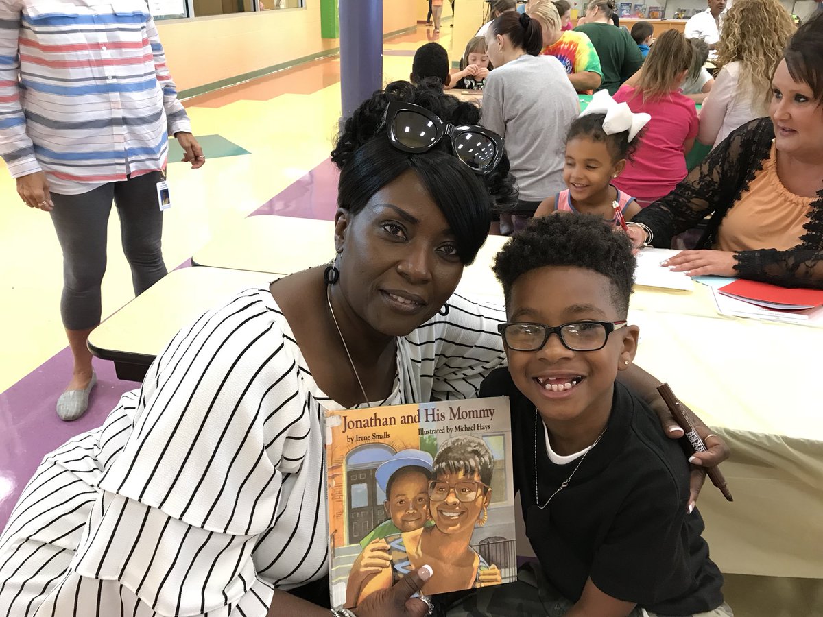 #yougottawanna read a book,eat cake 🍰 &amp; make a craft like #McGuffeyrocks GRANDPARENTS pre K-4th grade do <a href="/YtownSchools/">Youngstown Schools</a>!!!