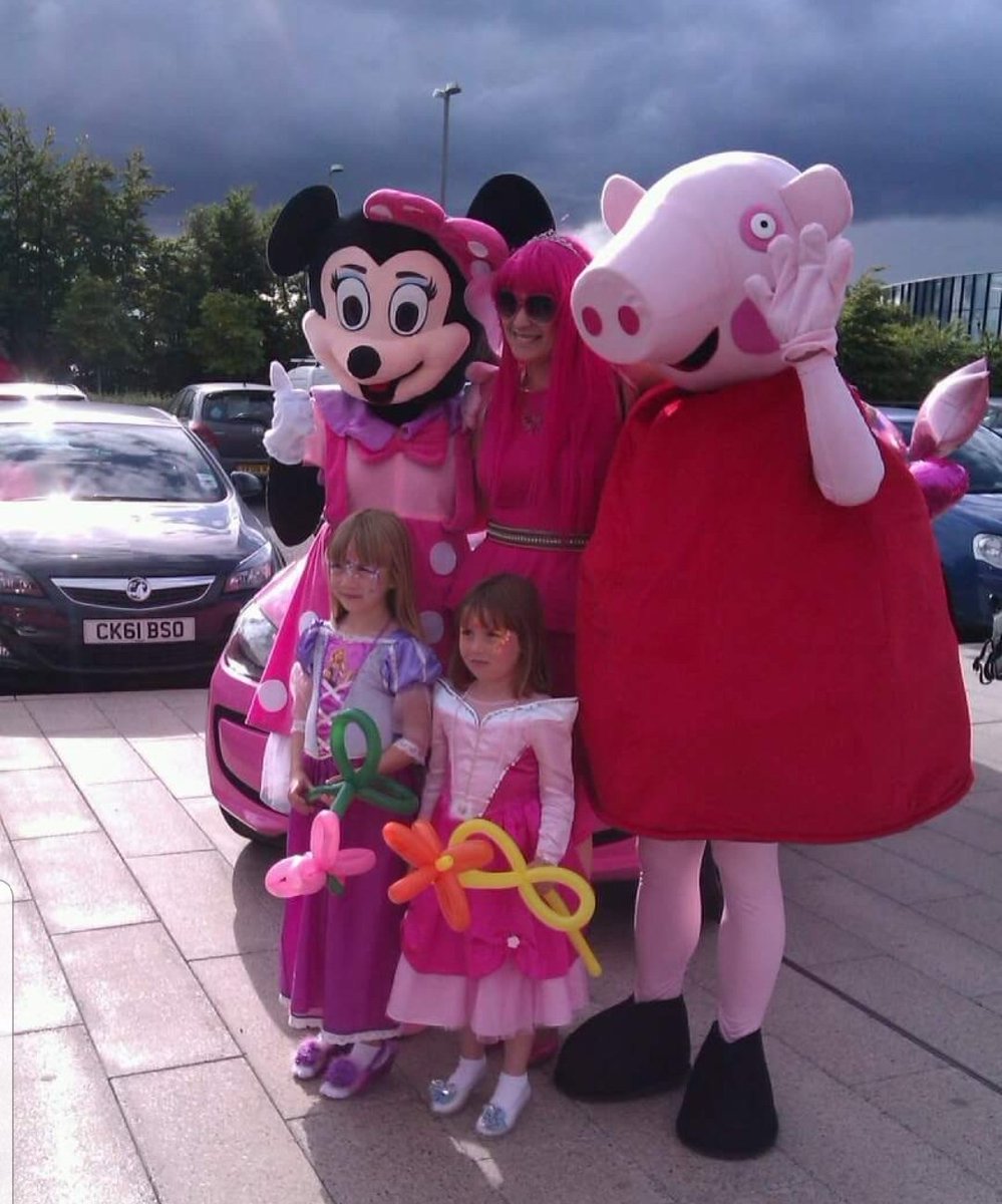 TaniaWilletts's tweet photo. Throw back to 5 years ago when @saligray thought she could have a break from planning the @pinkcarrally For the @LPTrustUK but we begged her to help us bring it to @SFHFT 
Still feels like yesterday apart from me having a boring grown up car now! https://t.co/9xeJoTzEzv
