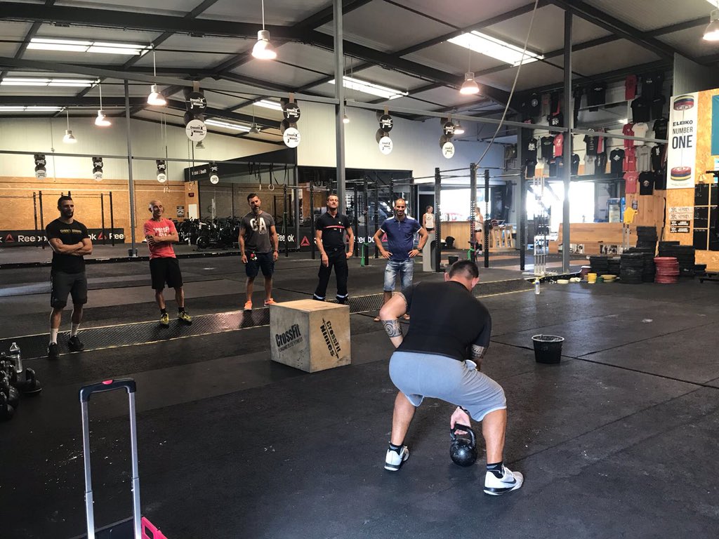 pompiersdugard's tweet photo. Les #Pompiers du #Gard de la commission #EAP2 été aujourd’hui à #CrossFit #Nimes pour assister à une démonstration de matériels suite à un partenariat avc @Decathlon - L’ #EDSP30 a acheté un DST (Domyos Strap Training) et un lot de kettel pour chaque centre de secours. https://t.co/WHSlna886C