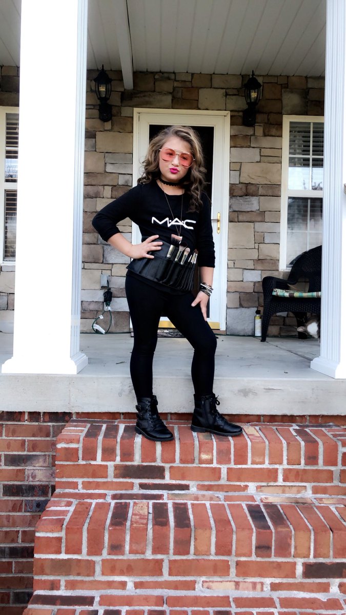 Mac Makeup Artist Attire