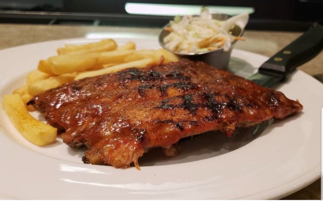 hrclima's tweet photo. Placeres de la vida 😍 
Costillitas BBQ, disponibles en nuestro Rock Lunch a sólo S/19.90! Incluye gaseosa 🤘!
#ThisIsHardRock #HardRockCafe #HardRockCafeLima #HrcLima #RockLunch https://t.co/tVmELcNmpX