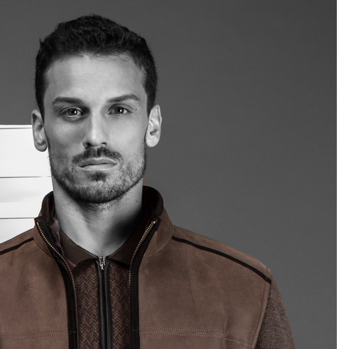 TorrasWorld's tweet photo. Autumn is about to start, time to introduce our proposals for this season. This leather and knit style from our Intemporal line is a good example of the use of the finest materials: suede, lamb fur and virgin wool in sleeves and back. Its exquisiteness is our best presentation https://t.co/ml4s9pr88f