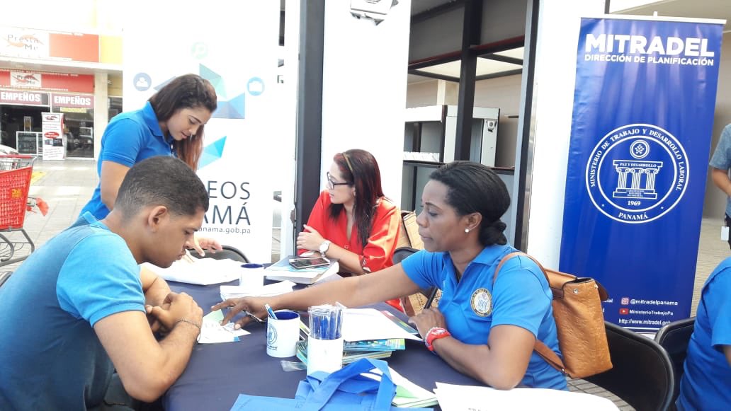 MitradelPma's tweet image. Continuando con el calendario de las  #ClínicasLaborales y jornadas de #ConoceTuDerecho efectuamos una en el Centro Comercial La Dona, en la 24 de diciembre.