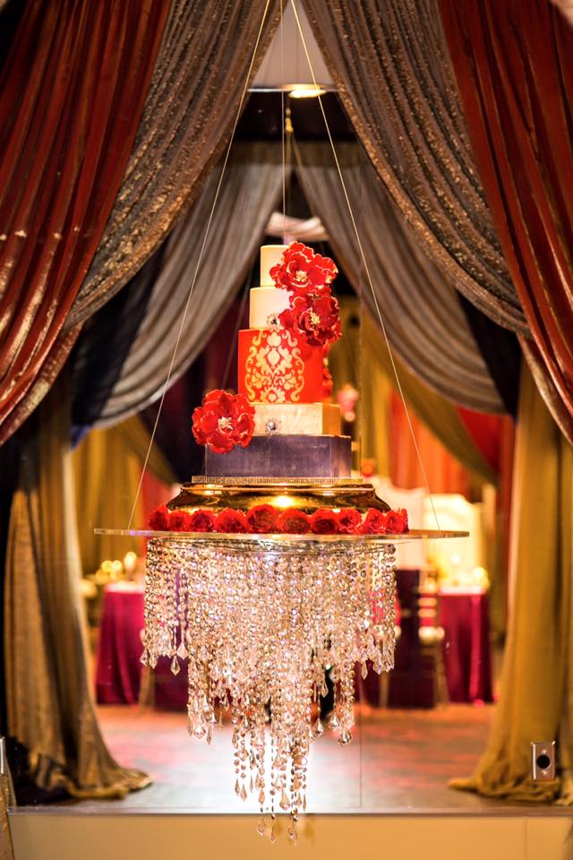 Creating a WOW factor

By: <a href="/PaigeBrownDsgns/">Paige Brown Designs</a> 
📸: <a href="/munaluchiBride/">Munaluchi Bride</a> 

#NoahLiffWeddings #NoahLiffEvents