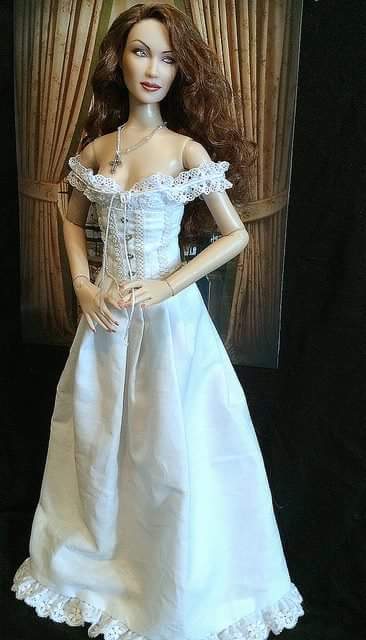 #FBF- I posted this doll 3 yrs ago and I still think it's one of the best likenesses of #janeseymour that I have ever seen!  <a href="/CyguyDolls/">Cyguy Dolls</a> is an amazing artist! <a href="/DrQuinnFans/">Dr. "Mike" Quinn 🌻</a>
