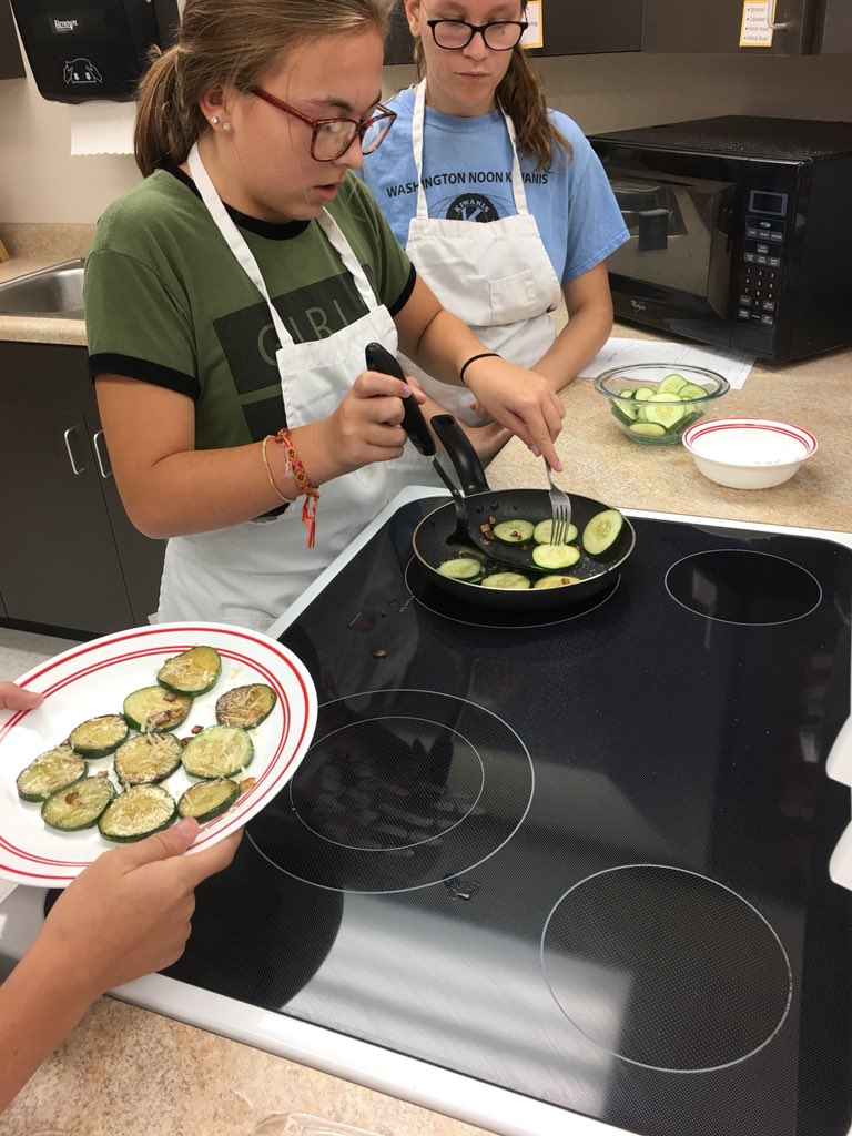 wmsic's tweet photo. It smells really good in the FCS room today! #washpride #photofriday https://t.co/6za6B5CmCW