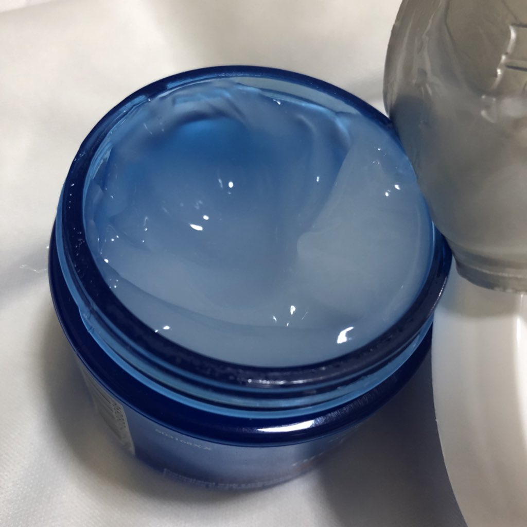mareviewx's tweet photo. เนี่ยตัวนี้เจลครีมของ kiehl’s เหมาะกับคนผิวมันขาดน้ำมากๆ คือเป็นตัวที่ให้ความชุ่มชื้น แต่ไม่ทำให้หน้ามันเยิ้ม แถมช่วยลดความมัน พอหน้าเรามีความชุ่มชื้นเพียงพอน้ำมันก็จะไม่ผลิตออกมาเพิ่ม ลบความเชื่อผิดที่คนผิวมันอย่าทาครีมออกไปเล้ยยย https://t.co/BC88hQWyqb