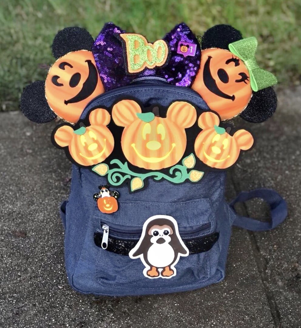 MMMpacks's tweet image. Mix and Match, its in our name! 🤗 Have you mixed accessories together to make a new bag theme?
Share your combo ideas! We love to be inspired! 
@magicmouseears #mmmpacks #magicmouseears #mickeysnotsoscaryhalloweenparty #bootoyou #porg #porglife #interchangeablebag #mickeypumpkin