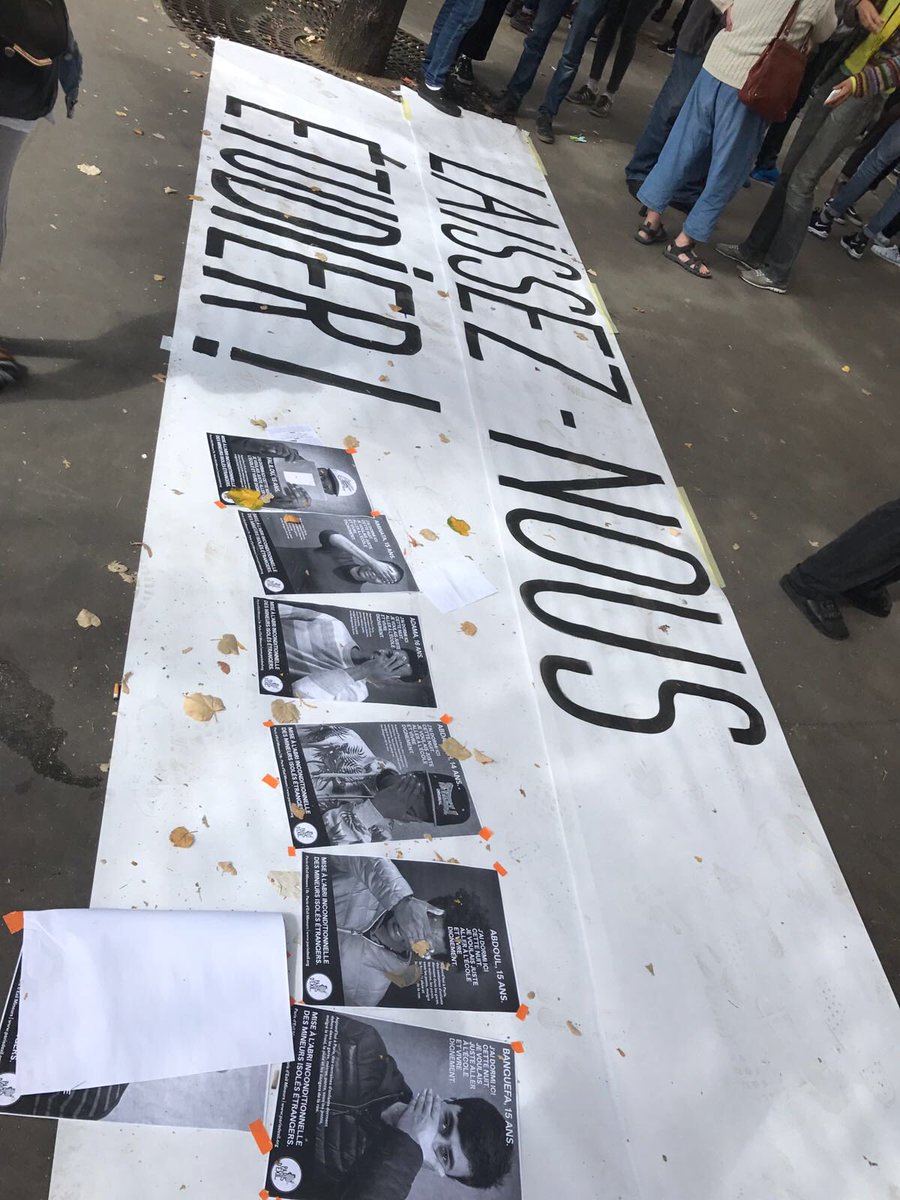 SCOL_MNA's tweet photo. Nous étions nombreux-ses ce matin pour exiger la #scolarisation immédiate de tous-tes les mineur-e-s non accompagné-e-s ! 

Merci à tous-tes ! 

La lutte continue ! https://t.co/t6oXU6YjUP