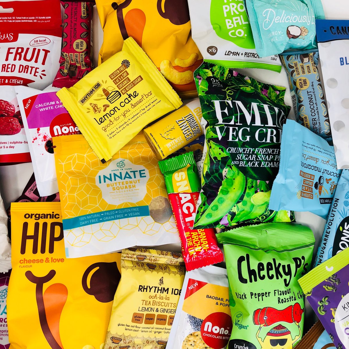 stopmycraving's tweet photo. We are feeling the weekend vibes with this rainbow ๐ assortment of snacks! ๐ช
Have a great start to the weekend cravers ๐
#stopmycraving #fridaymodeon #snacks #healthy #healthyalternative #healthproducts #snackbox #glutenfree #veganfood #fooddelivery #internationaldelivery https://t.co/KNj1sz3du0