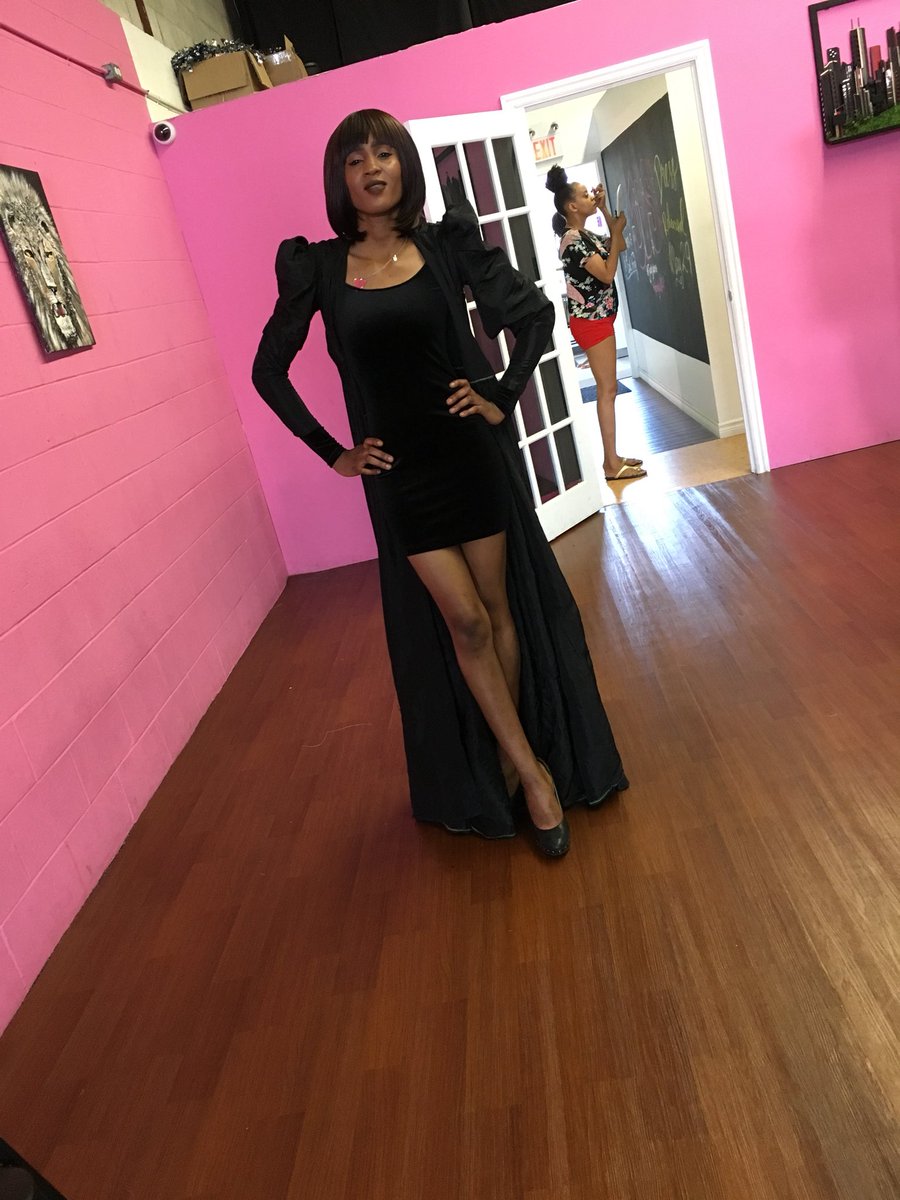 BrideSuzy's tweet photo. Modeling, for me, isn't about being beautiful but creating something interesting for people to look at and think about. https://t.co/8TQespUh66
