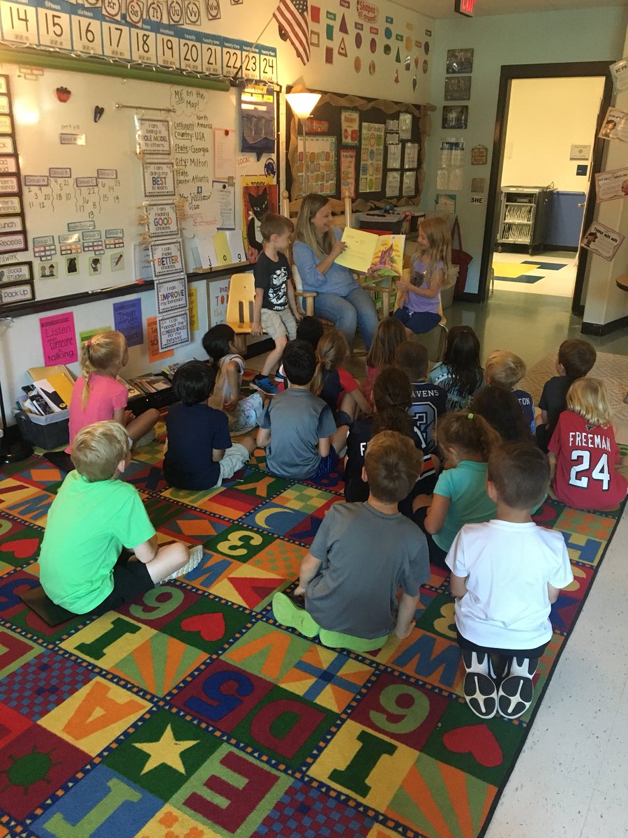 MrsWilliamsSHE's tweet photo. Our first mystery reader of the year! Such a fun time for all of the kiddos ☺️ https://t.co/JClZedByDO