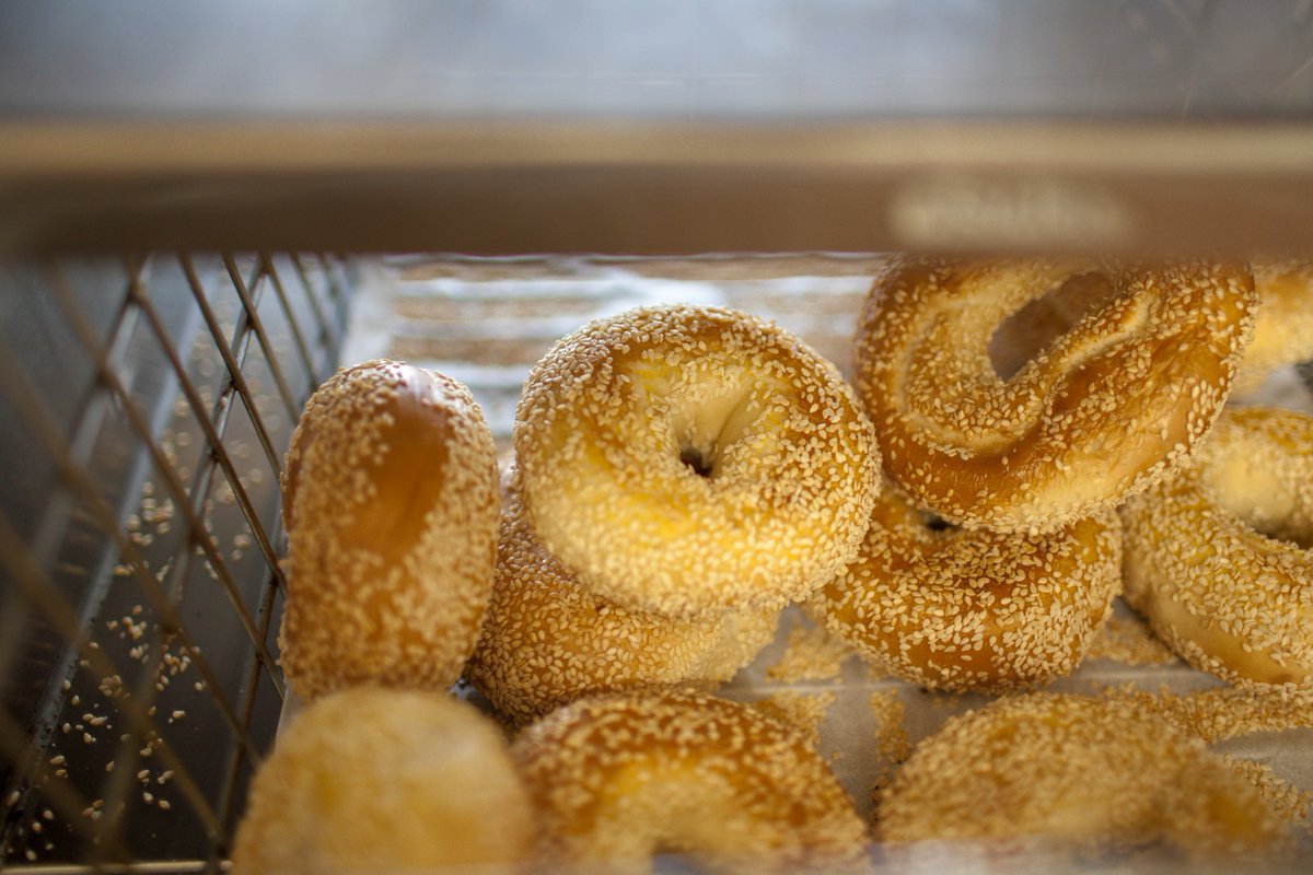 bwblax's tweet photo. Baked fresh, every day
#bagels #feedfeed https://t.co/J6vIiBw5HJ