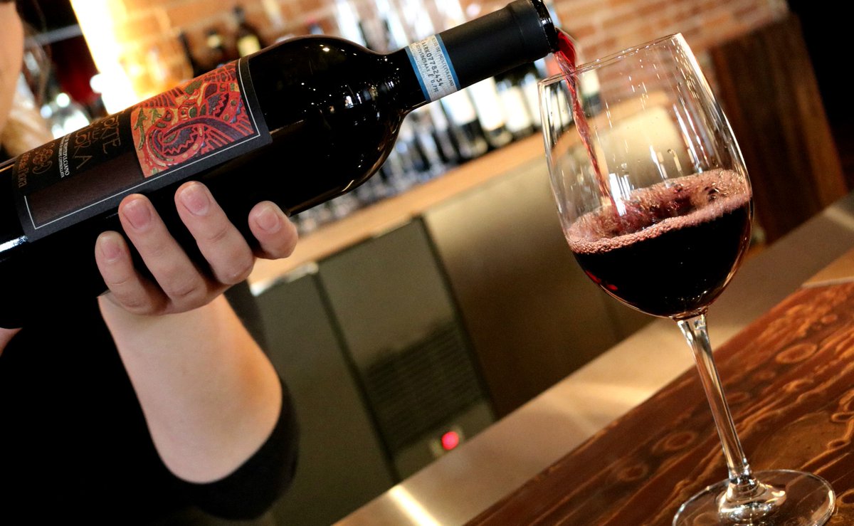 Looking for exceptional eateries on your trek up, or down, Wisconsin's only National Scenic Byway? Here are just a few that caught our eye...ow.ly/2EX230lJbKf #dining #exceptionaleats #wigrr #greatriverroad #wigreatriverrd