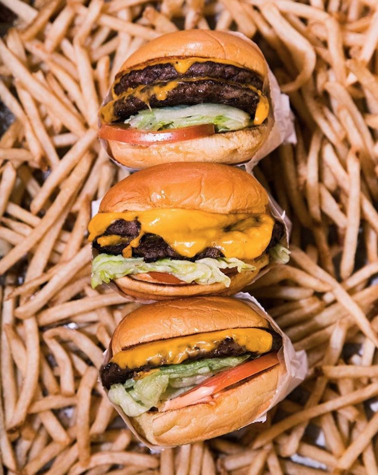 LaColombeCoffee's tweet photo. Burgers? ✓ 
Cold Brew Shake? ✓✓

Stop by @MBurgerChicago where they’re serving up a Cold Brew Coffee Shake of the Month. #LCServedHere #MyMburger https://t.co/0PK3kn9DhN
