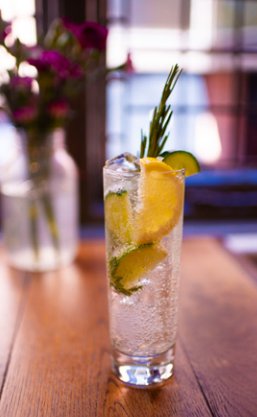 Weaverswines's tweet image. Introducing the delicious Castle Gin Garden cocktail created by the clever team @TheCastle_Notts using our Castle Gate strawberry &amp;amp; lavender pink gin for #NottmCocktailWeek.  Buy your gin here: ow.ly/t6bZ30lH8GS #fridayfeeling #gincocktail #ginoclock #weavers #nottingham