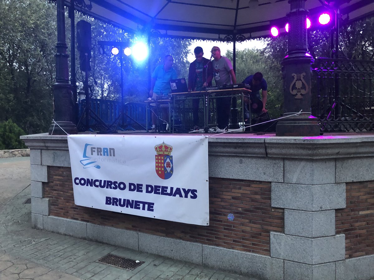 informabrunete's tweet photo. @informabrunete colabora con @INFORFRAN y @AytoBrunete en #concurso #dj que se #celebra en #Brunete ayer 1 semifinal en #templete hoy 2 semifinal en la #plaza #mayor y mañana #sábado la gran final en el #templete #BruneteVívelo #juventud #Musica #electronica #directo @masbrunete https://t.co/iPXvQUjbDS