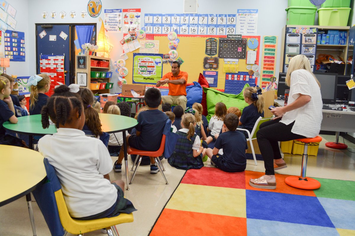 PatientPlusUC's tweet image. Dr. Patel visited the Episcopal School of Baton Rouge earlier this week to teach First Aid and prevention to Mrs. Vey's first grade class! We even had a few awesome volunteers to practice how to take care of cuts, scrapes, and sprained muscles. #patientplus #urgentcare