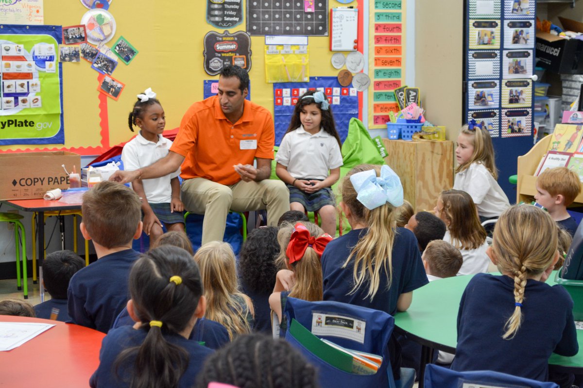 PatientPlusUC's tweet image. Dr. Patel visited the Episcopal School of Baton Rouge earlier this week to teach First Aid and prevention to Mrs. Vey's first grade class! We even had a few awesome volunteers to practice how to take care of cuts, scrapes, and sprained muscles. #patientplus #urgentcare