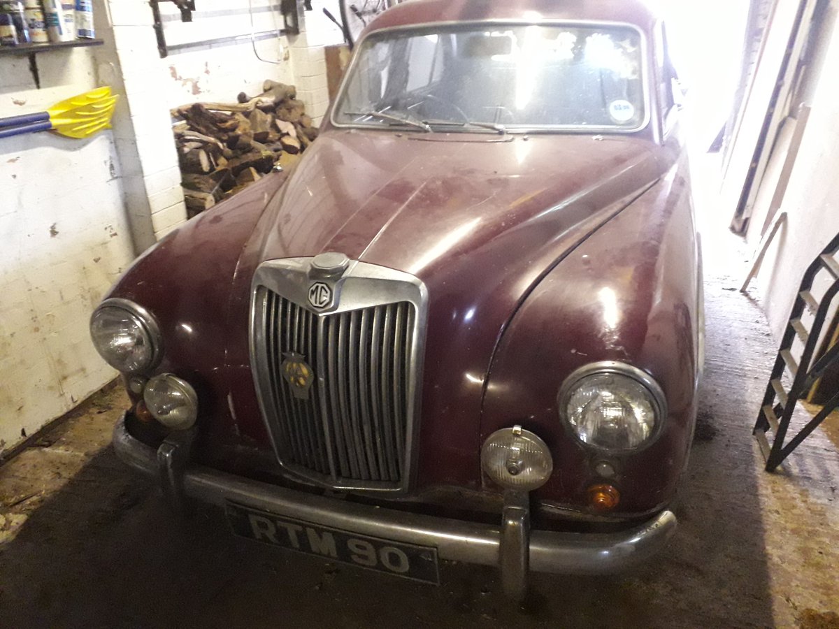 KGCEngineering's tweet image. Today has been spent getting this old girl ready to come to our workshop tomorrow 

She hasn't moved in over 20 years!

#MG #Magnette #mgoc #ClassicCar #classiccars #SBS #KingOf