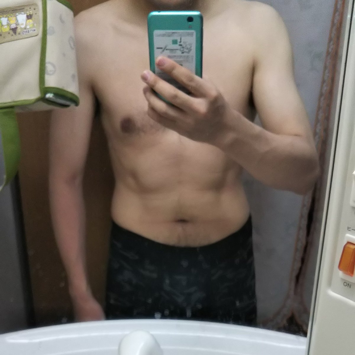 なんちゅう カレー男 Ar Twitter 一向に割れないお腹 頑張ろう でぶの腹 デブの腹 アラフォー おっさん