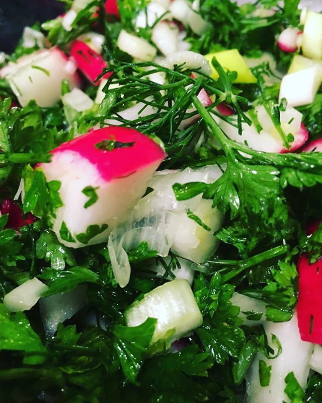 YogiHealthCoach's tweet photo. #Radishsalad with #freshdill and #parsley served over #avocados 😍  #loveyourfoodloveyourbody #photooftheday #wsnc #healthylifestyle #healthyanddelicious #food #wsnclife #eatwell #sustainablehabits #delicious #nutrientrichfoods #guidednutrition #clean… https://t.co/zenCvkfl2F https://t.co/jMcKjot1UI