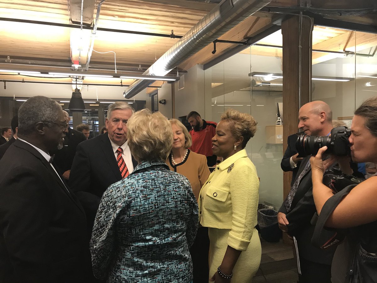 ArchGrants's tweet image. @GovParsonMO “You can see the history in the @DowntownTREX building, and you can only imagine what the tech coming out of this space will produce.” Thanks for supporting #stl! @SBALinda @MayorSlyJames @LydaKrewson #stlstartups @SBAgov