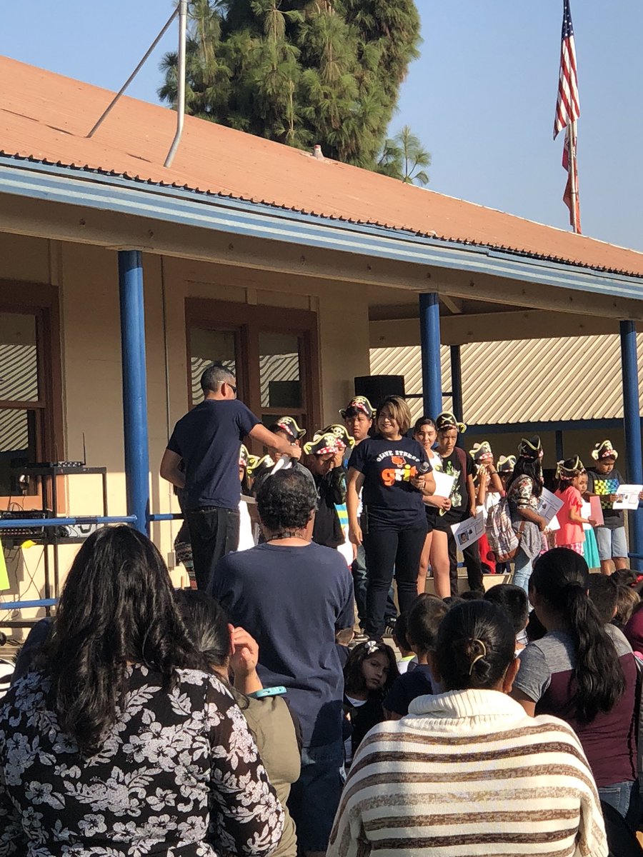 trentmatthiesen's tweet photo. Pirate hats, yes and cheers, and lots of #olivepride love to our #grit award winners! #KidsDeserveIt https://t.co/3gxBjdz1Wn
