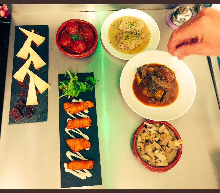 BarrikaTapas's tweet photo. Barrika is starting the weekend with our delicious Spanish tapas 👨‍🍳👩‍🍳
We hope to see you all soon!!
#Bristol #Barrikatapas #Spanishfood #Riojawines #friendlystaff #goodatmosphere #music #thebestcuosine #estrellagalicia #happyweekend #tapas #Authentictaste #Oldmarket https://t.co/E4a6G0uYmO
