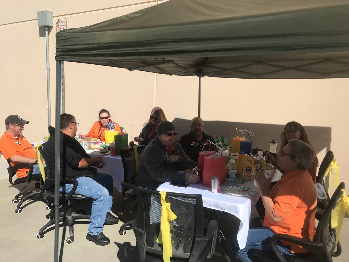MET Appreciation at 1518, grilling burgers and dogs, tunes playing, while enjoying the fantastic weather!!!! Thank you MET Team for everything you do!!! <a href="/PabstBen/">Ben Pabst</a> <a href="/AndyDHRM/">Andy Martin</a> @D253Met