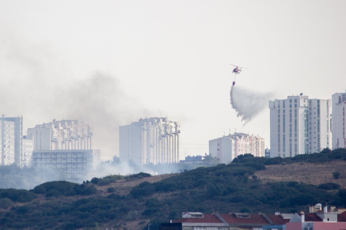 Vost Portugal On Twitter Helicoptero Ligeiro A Actuar Esta Tarde Num Incendio Em Mato Na Zona De Santo Antonio Dos Cavaleiros Em Loures Estiveram No Terreno Ainda 32 Operacionais E 7 Veiculos