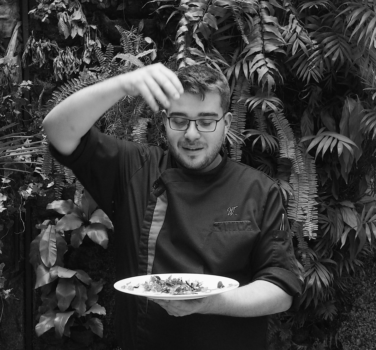 The fresh herbs from the garden to the plates with Ben #hoteldesers #bsignaturehotels