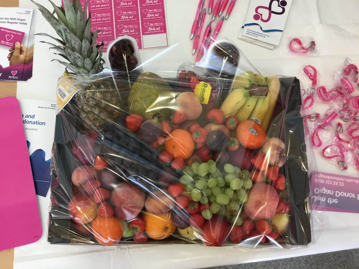 BCOrganDonation's tweet photo. A beautiful addition to our #organdonation stand today thanks to Young’s Fruit outside Russell’s Hall Hospital. They donated this gorgeous arrangement of fruit to us in support of #OrganDonationWeek 
#5aday #morelike20 #thatsalotoffruit #itsmeltgorgeous
@BCOrganDonation https://t.co/7U8VCGsba1