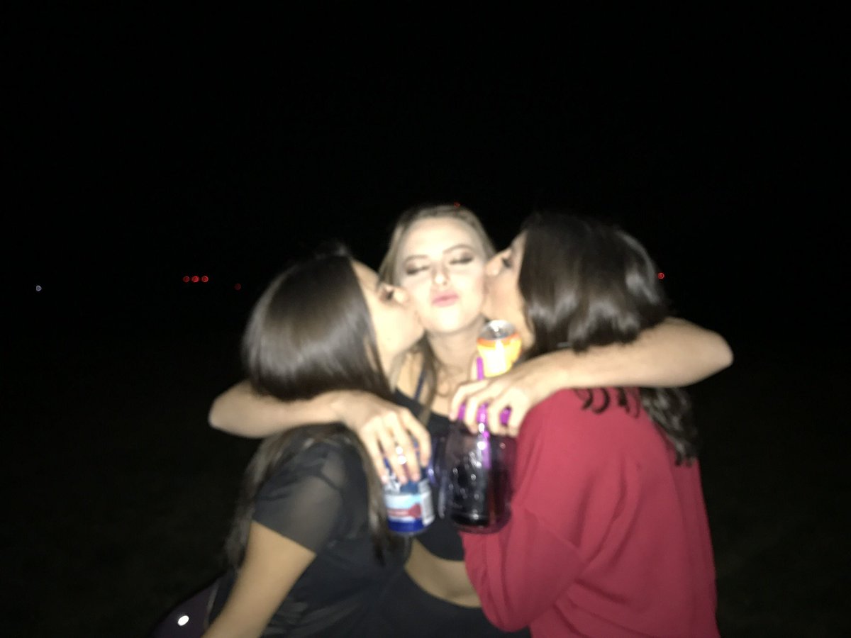 allysaammonite's tweet photo. @erinmacvoy happy birthday hunni! I hope you have the best day and I’m so excited to make so many memories together in uni❤️ love you always xox https://t.co/sezbEnvne6