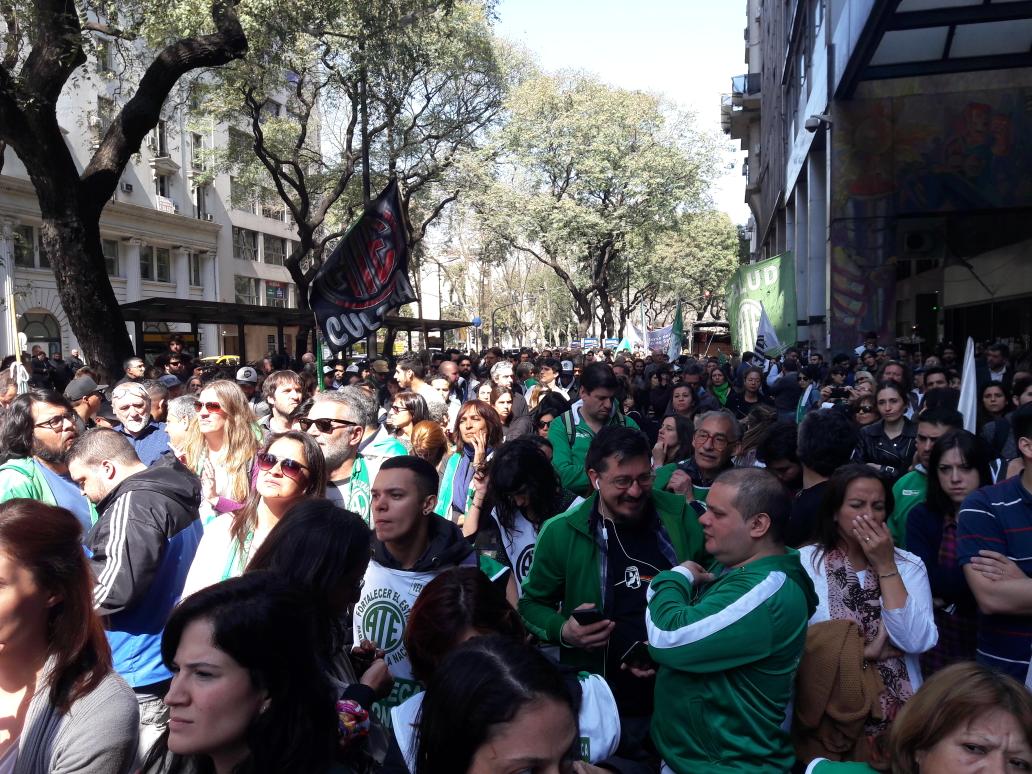 estatalesdepie's tweet photo. AHORA Estamos en @mintrabajo junto a referentes de distintos sectores diciendo: ¡Trabajo no se toca! ¡No al desguace del Estado! #TrabajoNoSeToca https://t.co/1iej3VXpJe