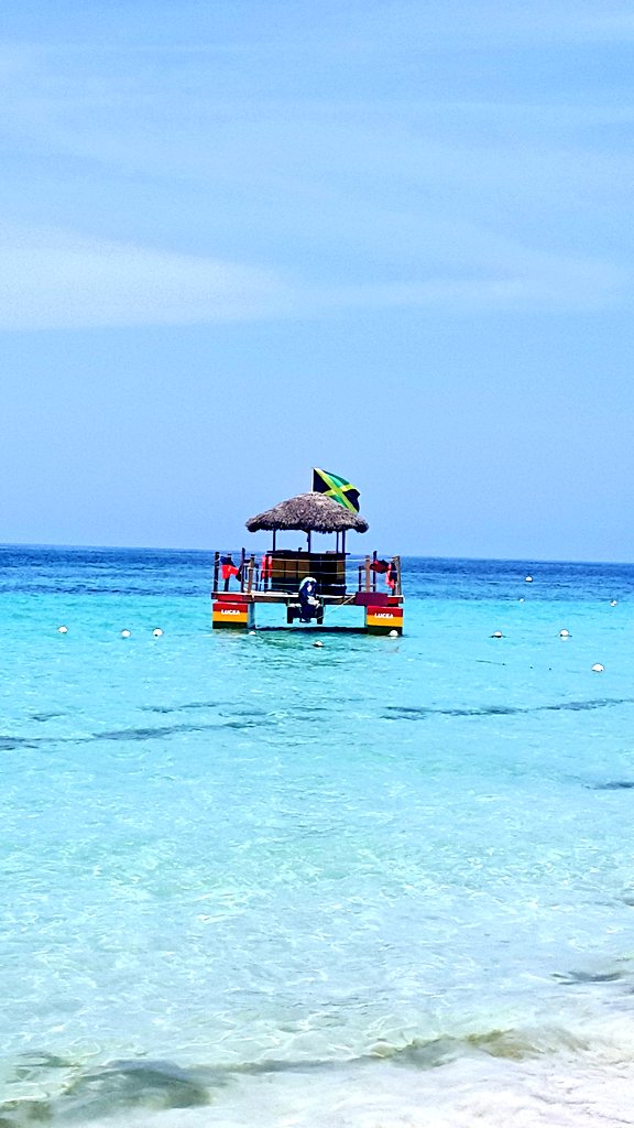Negril's #7milebeach floating bar...#PelicanBar wannabe😀 love our creative people 🇯🇲🇯🇲💚💛💚💛