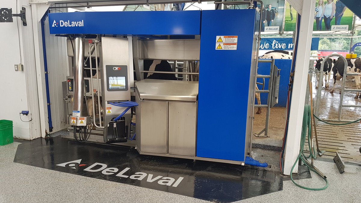 NorwellDairy's tweet photo. Cows are milking well and even fighting over who gets to go in next!!
Make sure you stop by the Dairy Innivation Centre next week during Canada's @outdoorfarmshow to see the NEW @DeLaval VMS V300 in action #dairydonewell https://t.co/jOAK8BPyzc