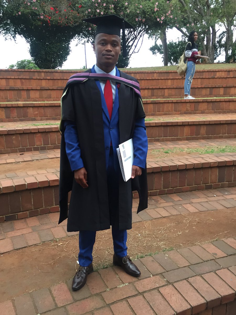 Mluh_Msani's tweet image. Thank you Lord 🙏 👨‍🎓 #DutGrad2018