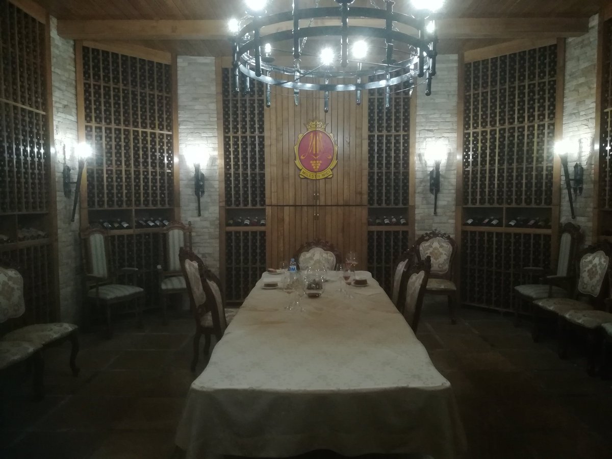 RenatoGigliotti's tweet photo. #MilestiMici man könnte es hier schon länger aushalten #Merlot #Codru 👌 https://t.co/s8M23oIR40