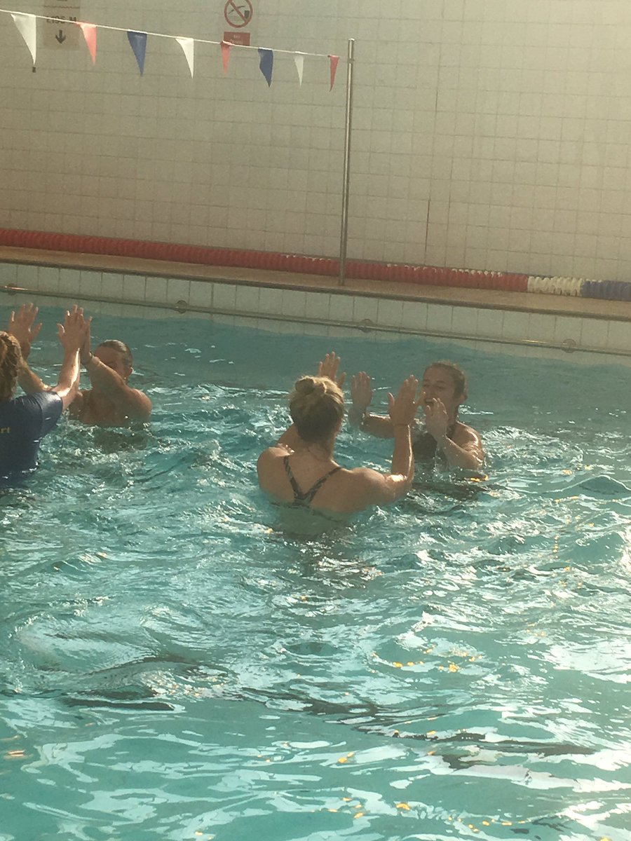 ArchersHockey's tweet photo. Another solid week of preseason for our Performance squads under their belts! Pool recovery and key lifting technique covered today with @CMetSandC @CJEdwards1990 Thank you for your continued support #recoverhard #trainhard https://t.co/WA7Gwqq5Ct
