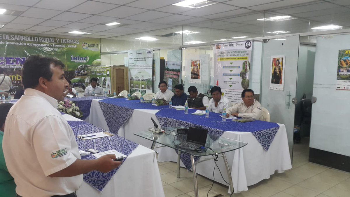 madretierrabol's tweet photo. #Ahora #SantaCruz | Se lleva adelante una reunión informativa, donde el Centro Nacional de la Caña de Azúcar #CENACA, dependiente del @INIAFBolivia , presenta los resultados de la campaña 2017 - 2018 a los representantes del sector productivo y Agroindustrial cañero. https://t.co/Gt6Qr8HYeN