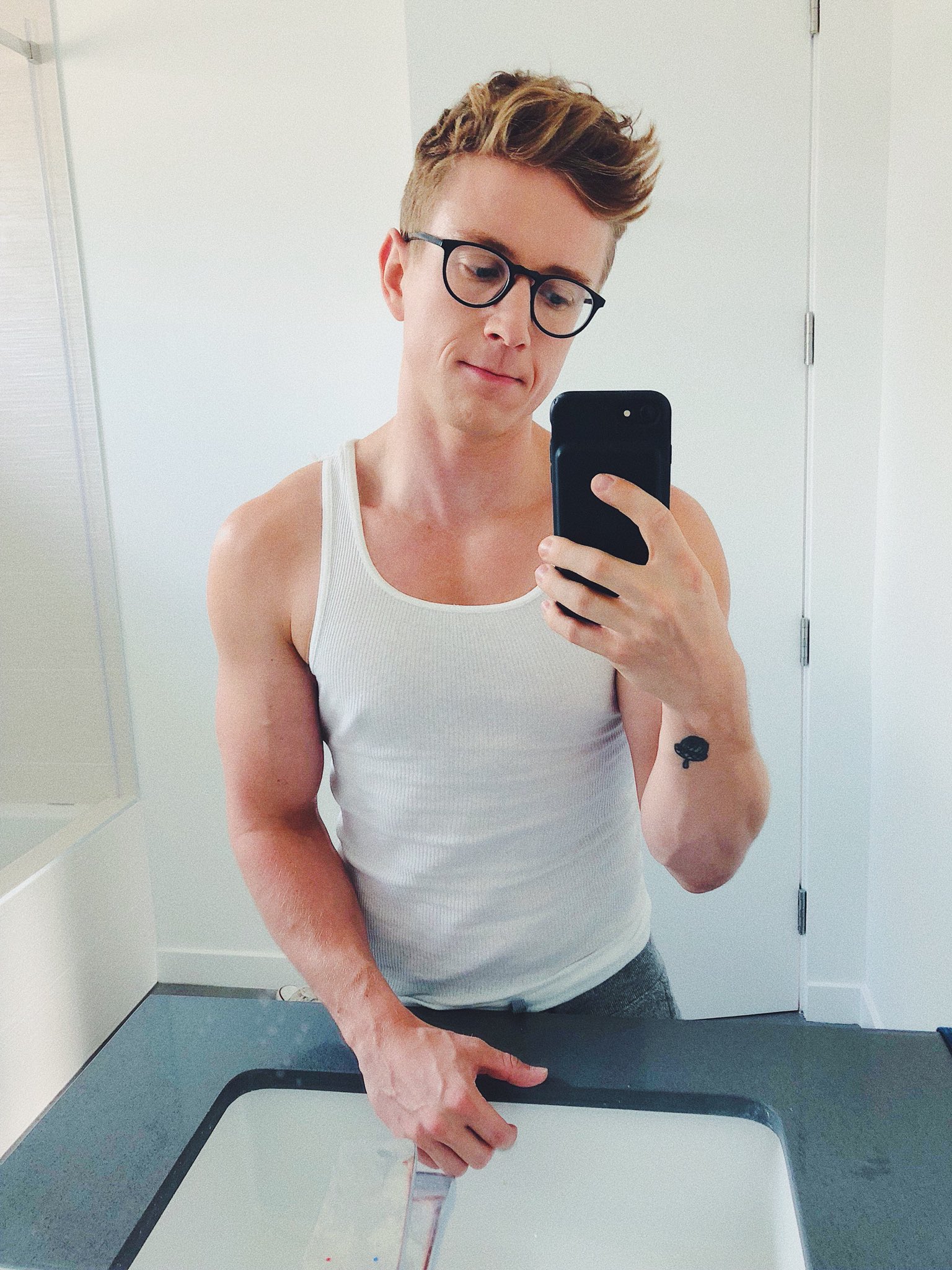 7 879. even electricity can't compare to what i feel. ⚡. @tyleroakley....