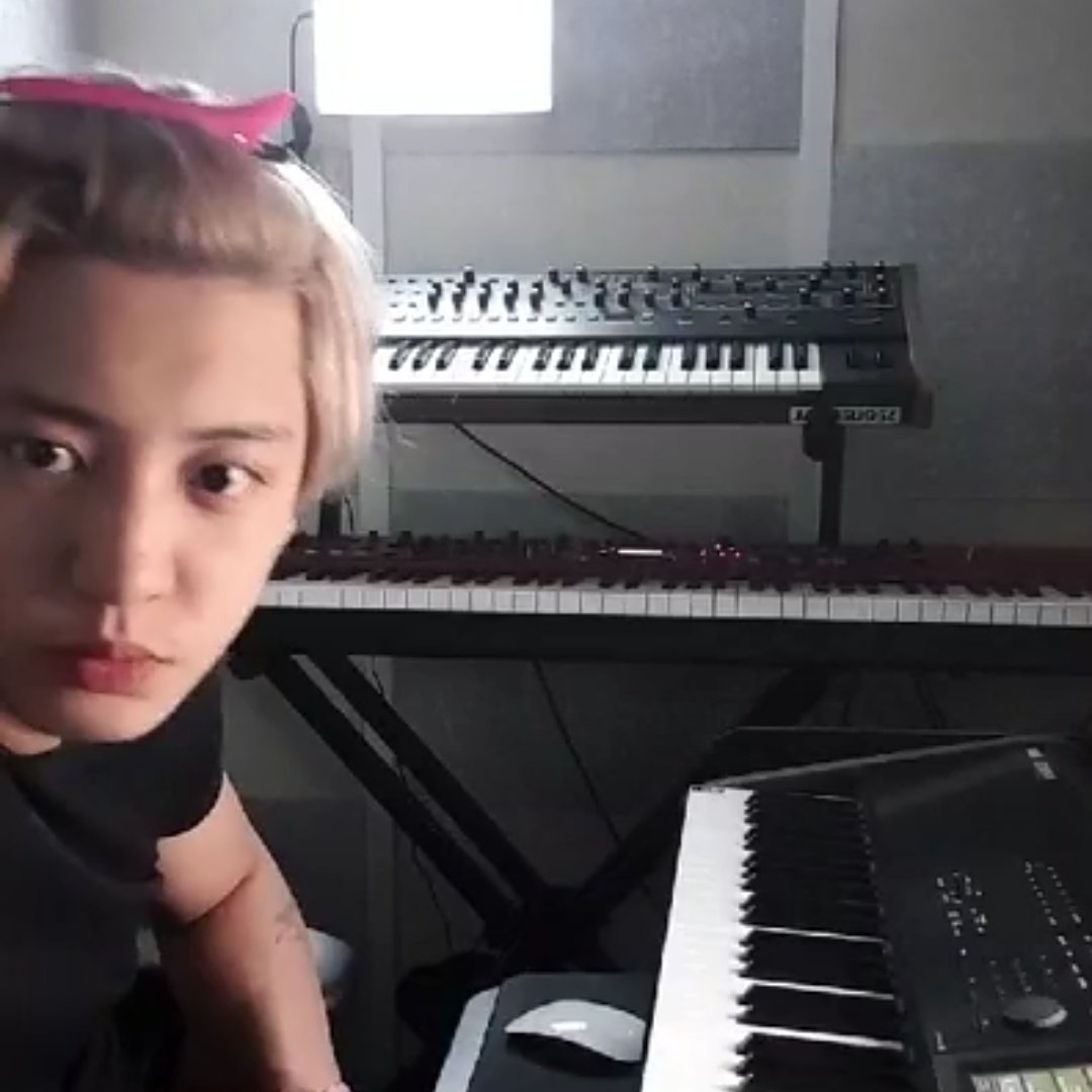 chanyeol pics tweet media