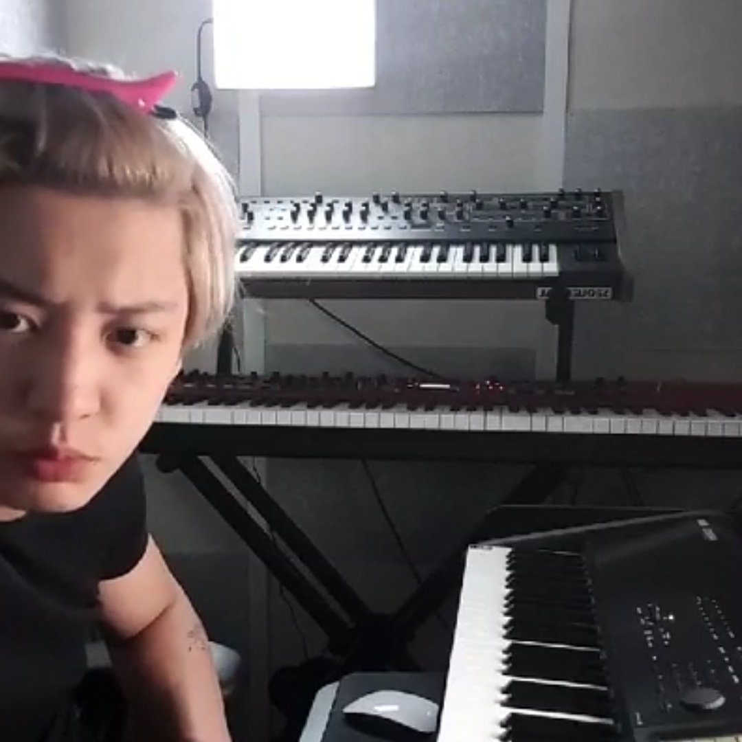 chanyeol pics tweet media