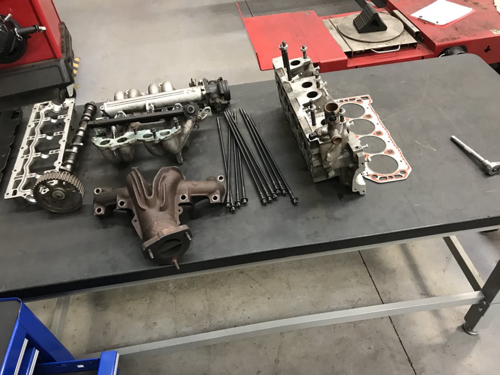 rymunro's tweet image. Stripping engines at college today  #easypart #everydaysaschoolday #learningstuff #collegefridays