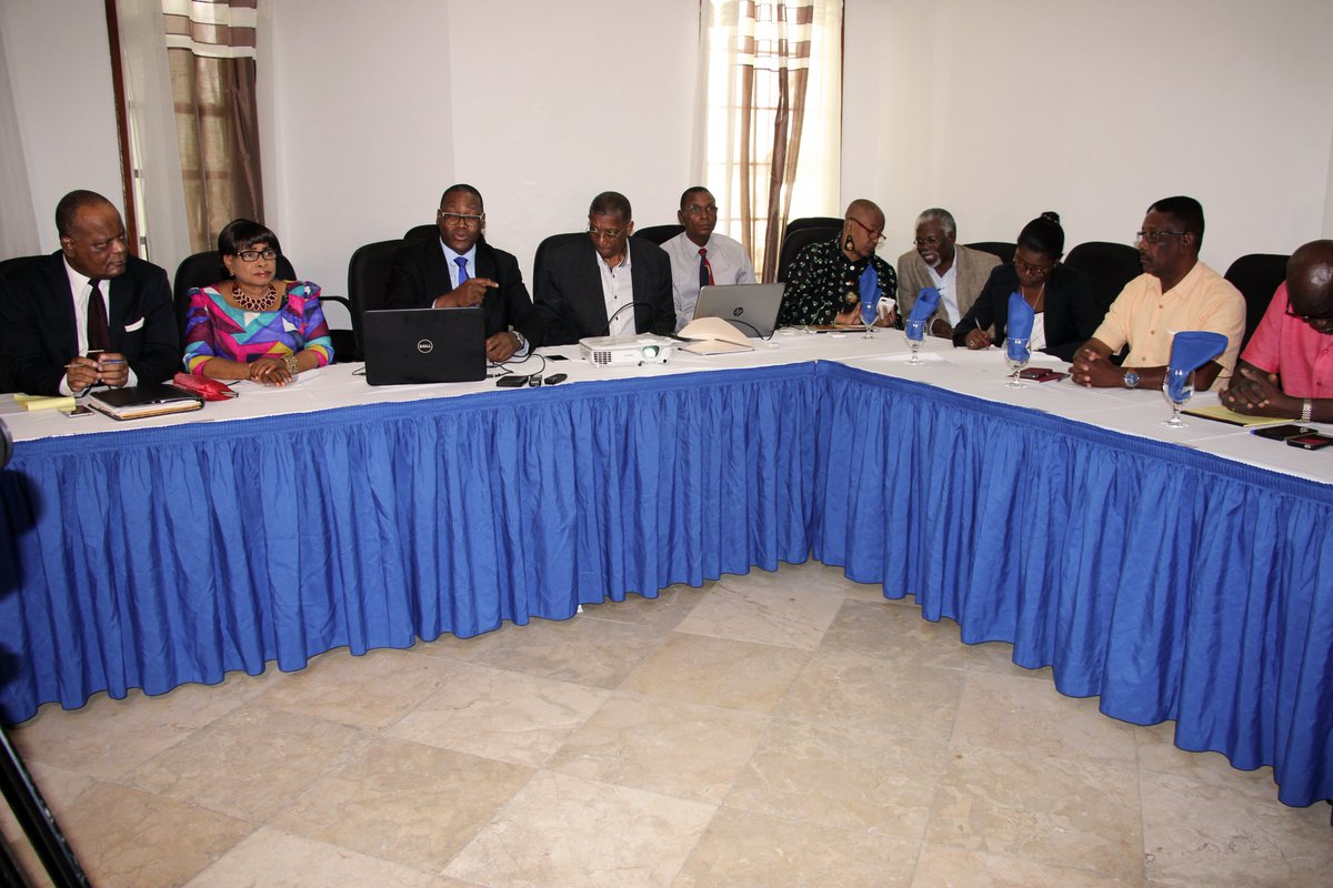 egsnHT's tweet photo. [À l'instant] Rencontre préparatoire autour du secteur minier avec une    présentation de la problématique et enjeux du développement du   potentiel  minier d'Haïti #Haiti #EGSNHT https://t.co/iuhgCwph8E
